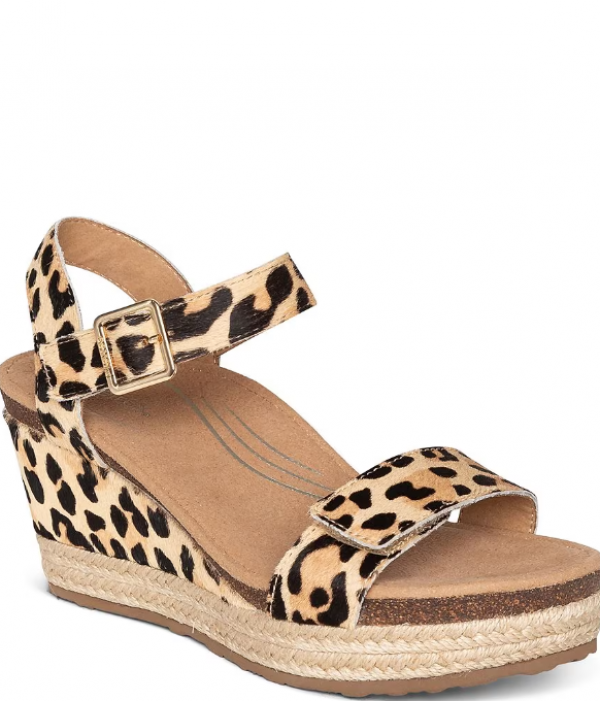 Sepatu Wedges Motif Leopard